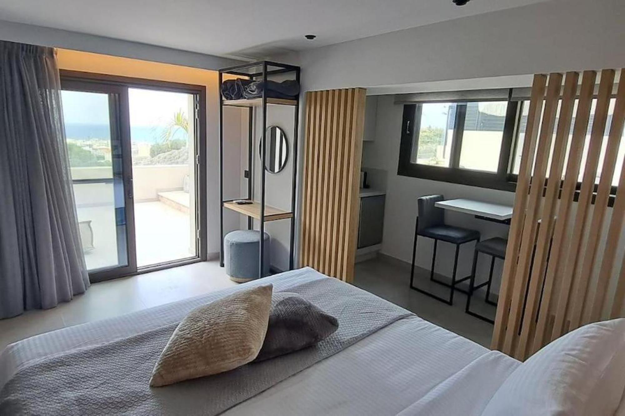 Orama Luxury Suite 3 Bedrooms With Private Pool ヘルソニソス エクステリア 写真