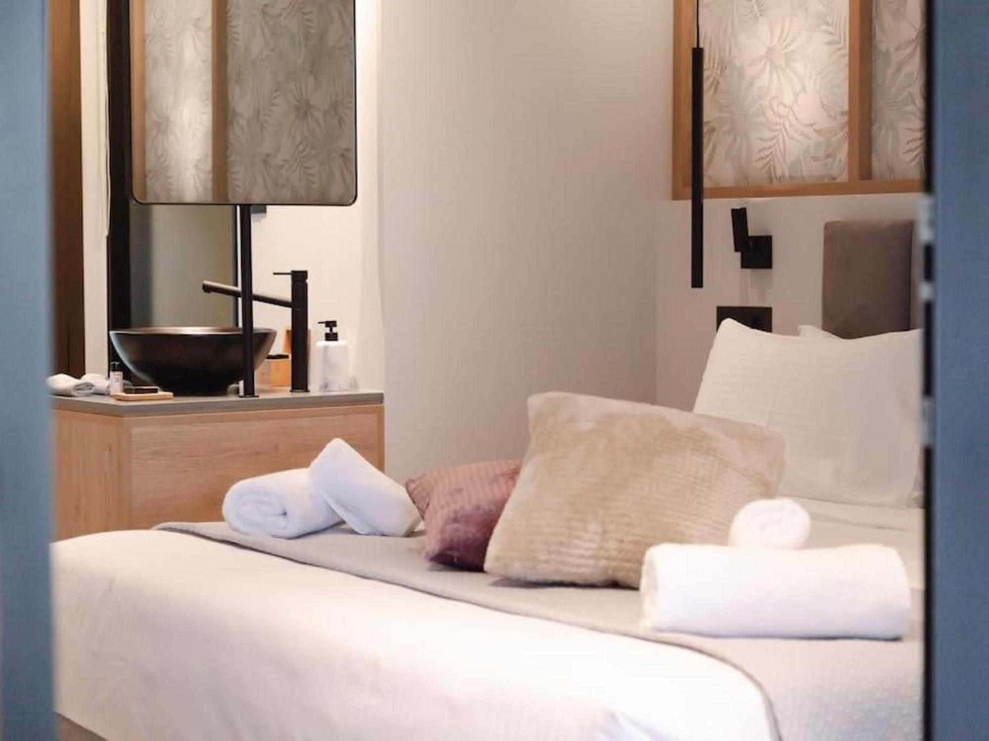 Orama Luxury Suite 3 Bedrooms With Private Pool ヘルソニソス エクステリア 写真